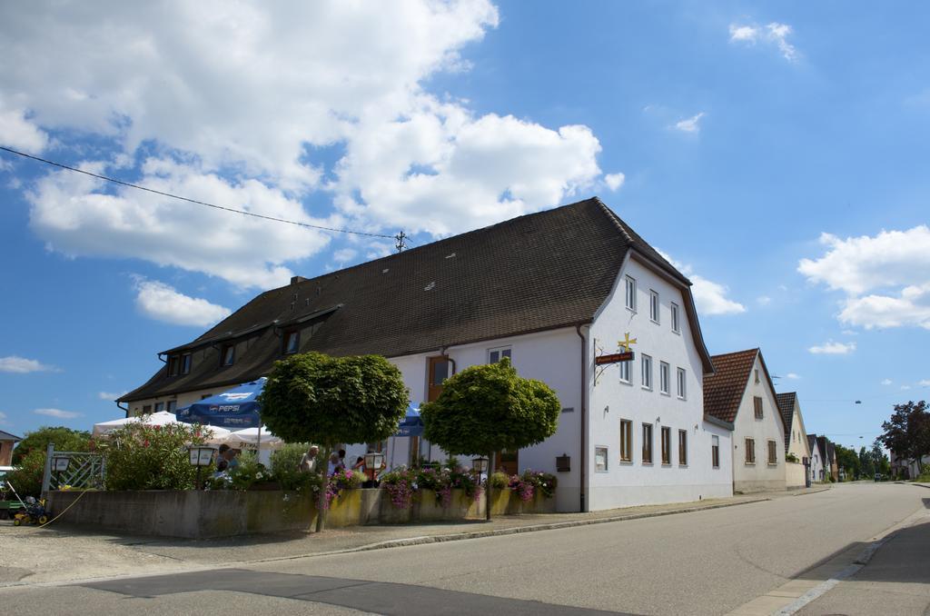 נוינבורג אם ריין Gasthof Zum Kreuz מראה חיצוני תמונה