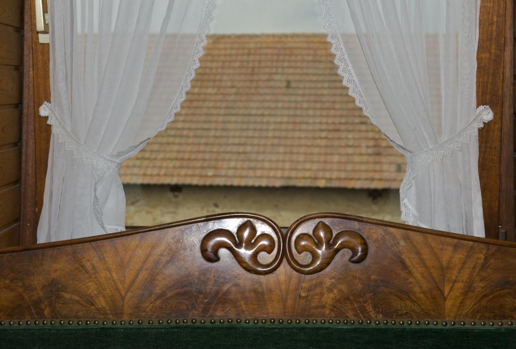 נוינבורג אם ריין Gasthof Zum Kreuz חדר תמונה